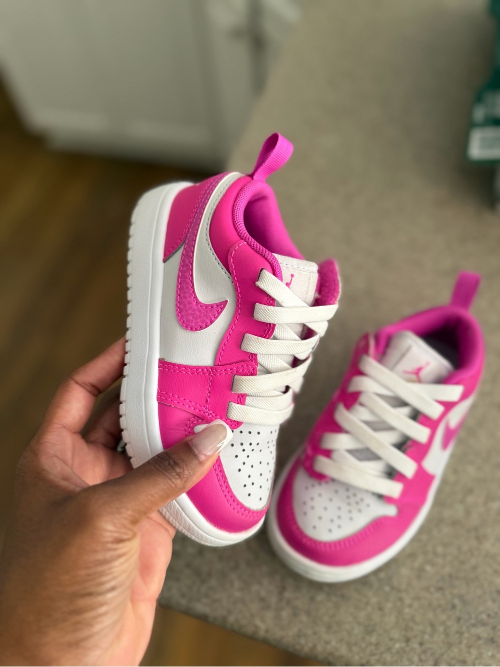 Nike Kids Low-Top Sneakers in Pink and White